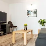 Lovely House And Courtyard In City Center